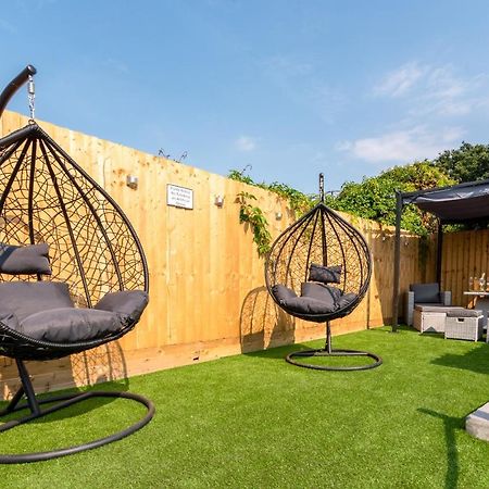 Exquisite Cardiff Apartments- With Garden Lounge & Games Room Екстериор снимка