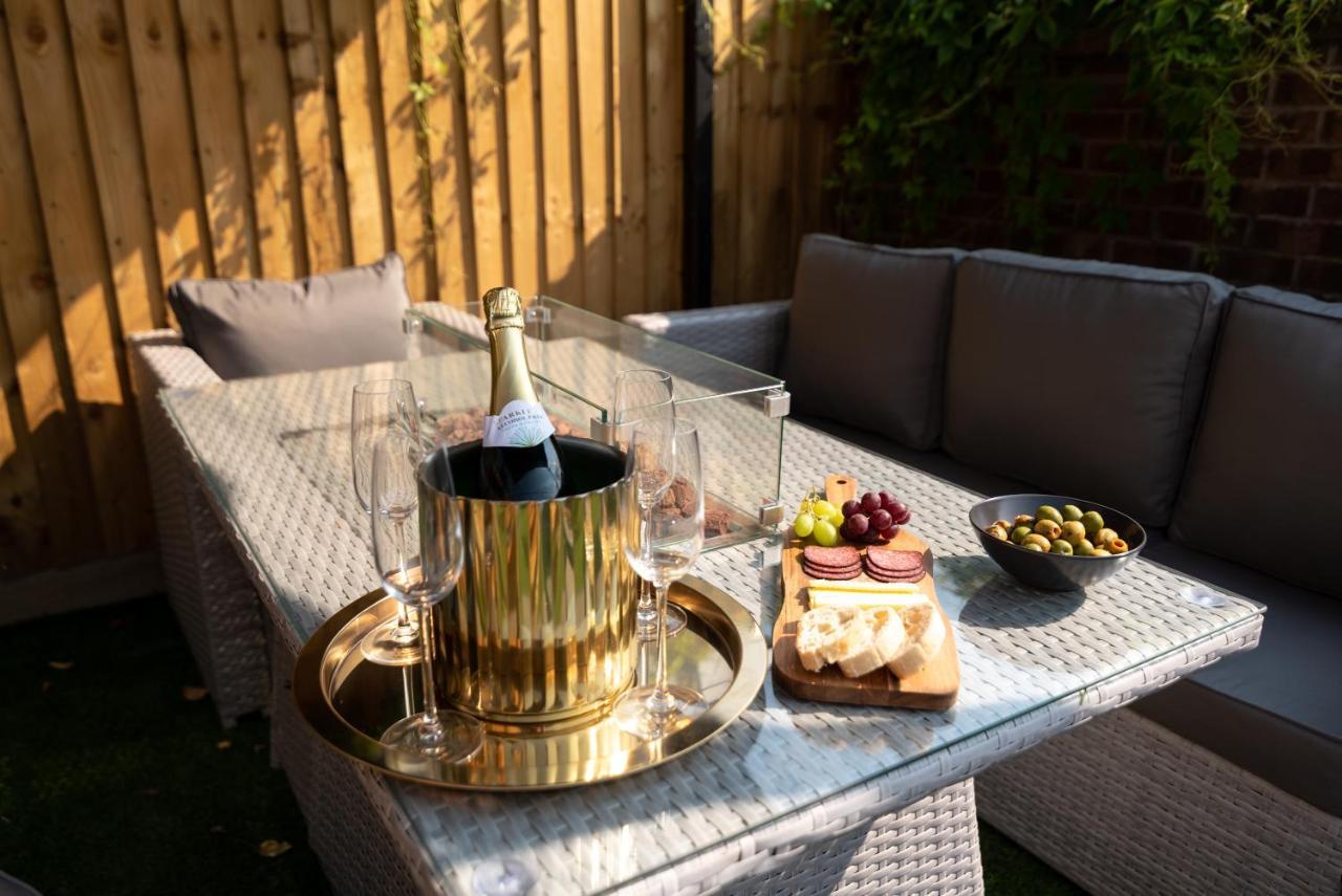 Exquisite Cardiff Apartments- With Garden Lounge & Games Room Екстериор снимка