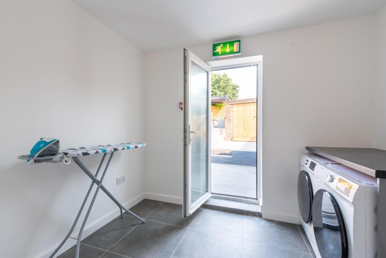 Exquisite Cardiff Apartments- With Garden Lounge & Games Room Екстериор снимка