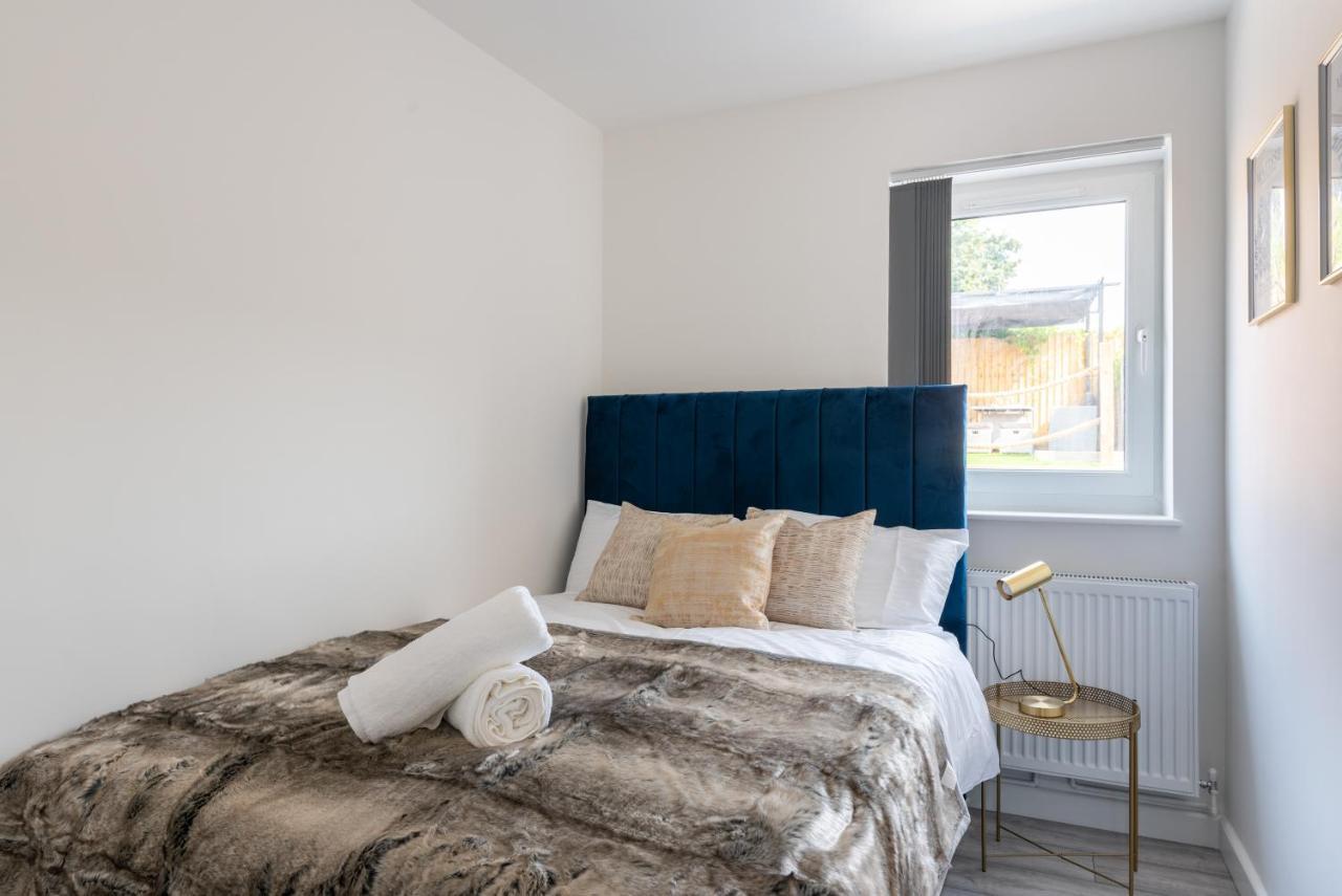 Exquisite Cardiff Apartments- With Garden Lounge & Games Room Екстериор снимка