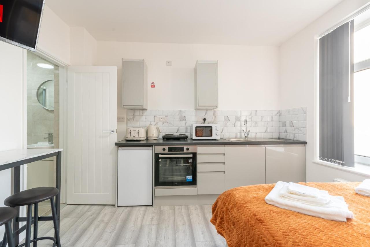 Exquisite Cardiff Apartments- With Garden Lounge & Games Room Екстериор снимка