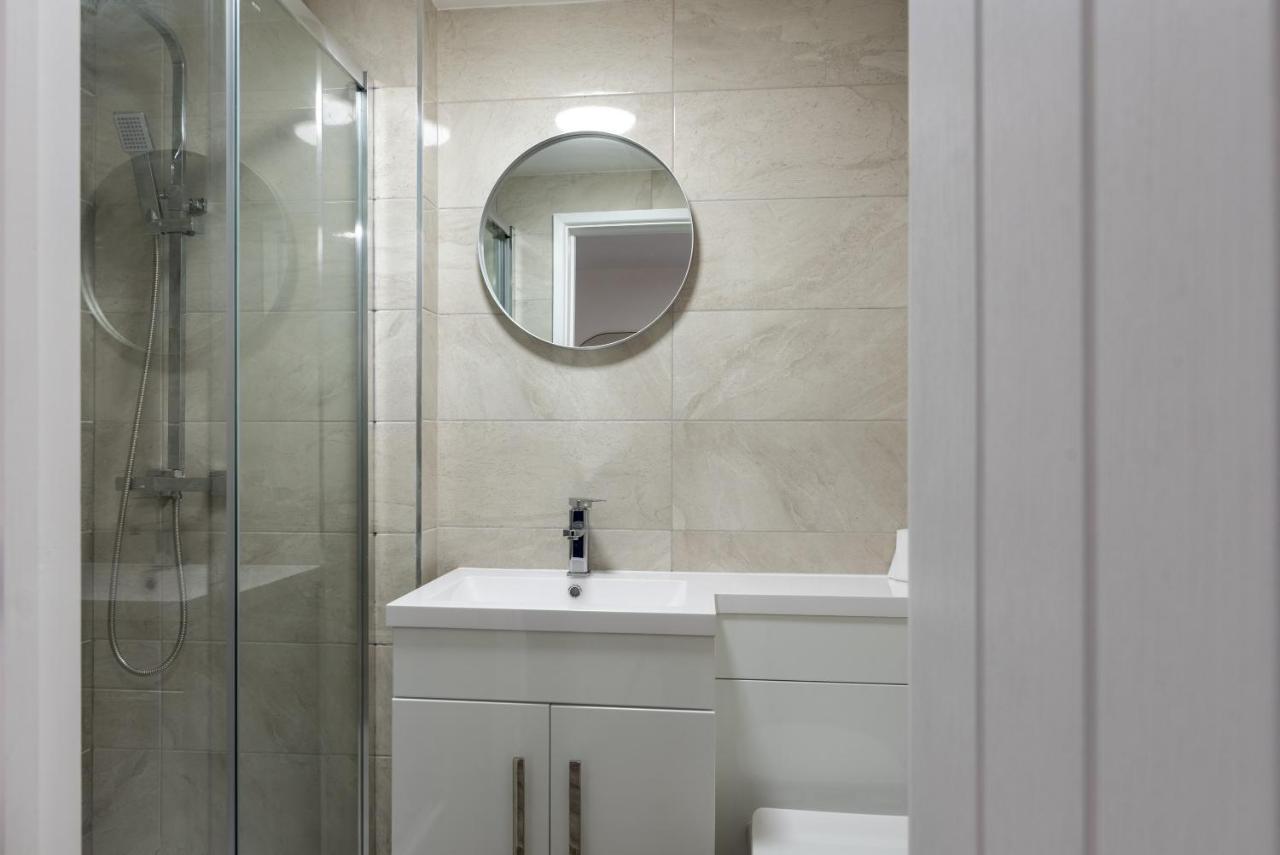 Exquisite Cardiff Apartments- With Garden Lounge & Games Room Екстериор снимка