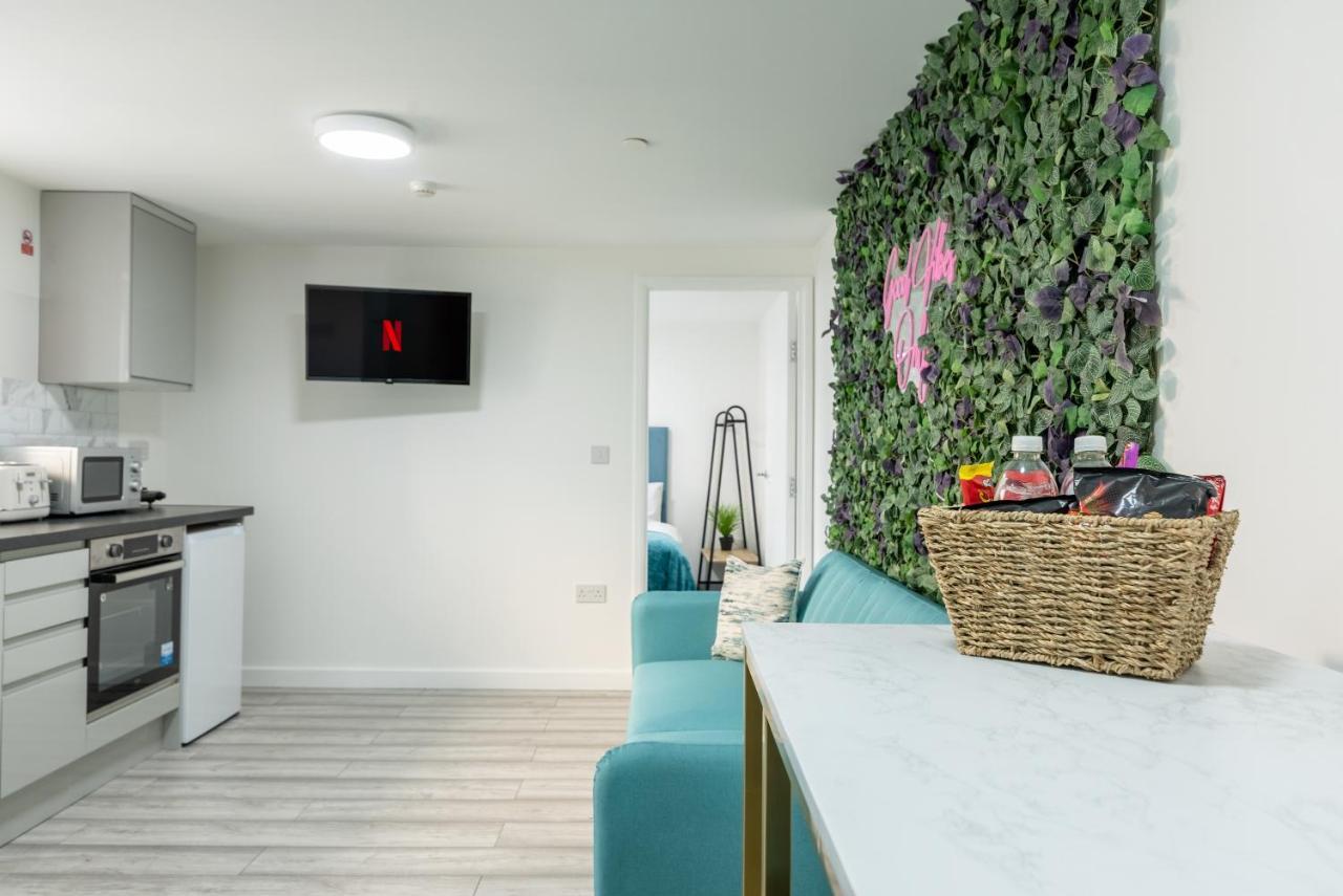 Exquisite Cardiff Apartments- With Garden Lounge & Games Room Екстериор снимка