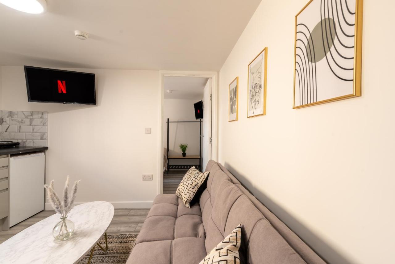 Exquisite Cardiff Apartments- With Garden Lounge & Games Room Екстериор снимка