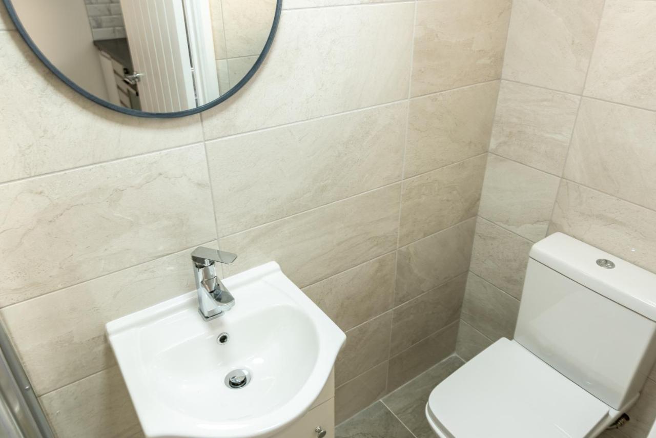 Exquisite Cardiff Apartments- With Garden Lounge & Games Room Екстериор снимка