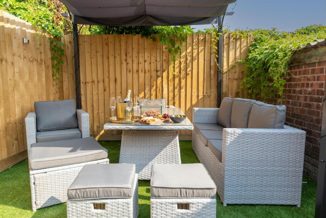 Exquisite Cardiff Apartments- With Garden Lounge & Games Room Екстериор снимка