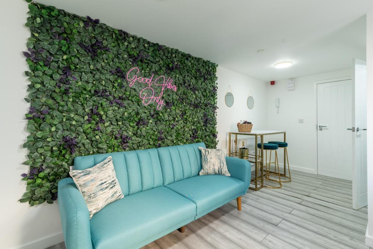 Exquisite Cardiff Apartments- With Garden Lounge & Games Room Екстериор снимка