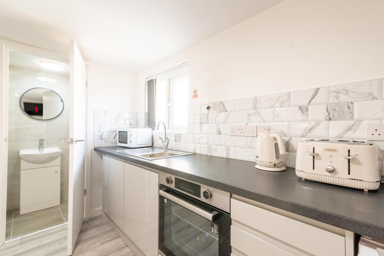Exquisite Cardiff Apartments- With Garden Lounge & Games Room Екстериор снимка